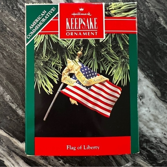 Hallmark 1991 ‘Flag of Liberty’ American Commemorative Christmas Ornament - Picture 2 of 5